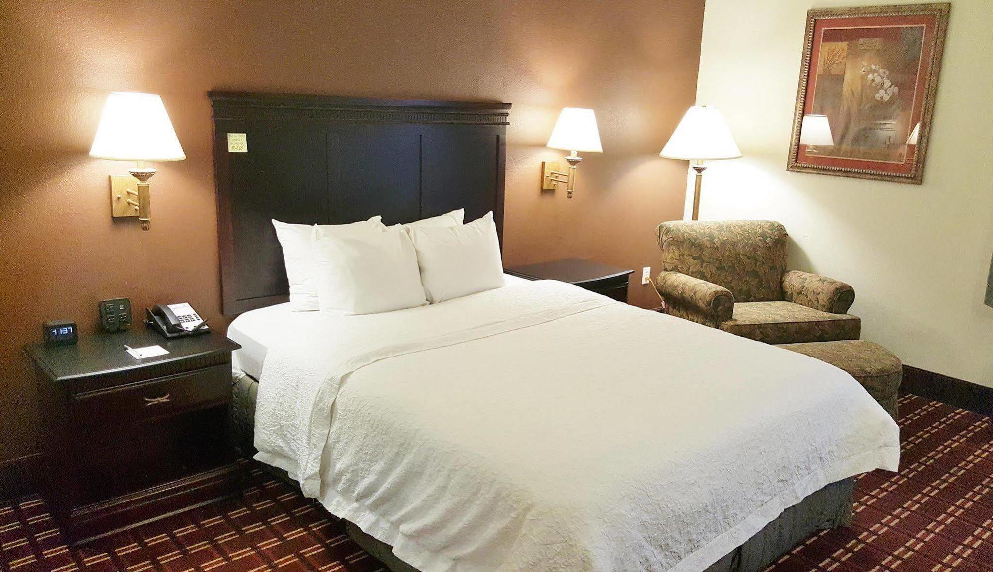 Hampton Inn Kansas City Blue Springs Exterior photo